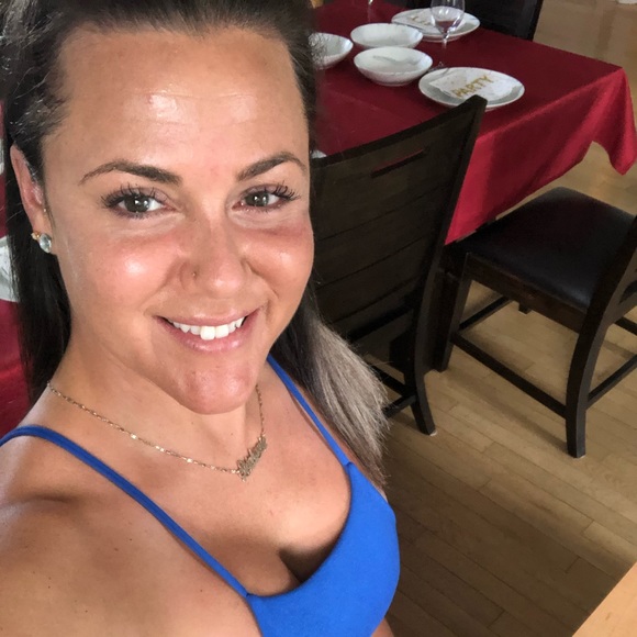 Meet your Posher, Stéphanie - Picture 1 of 1